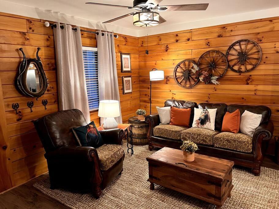 The Horse Cabin At Natural State Cabins Morning Star ภายนอก รูปภาพ